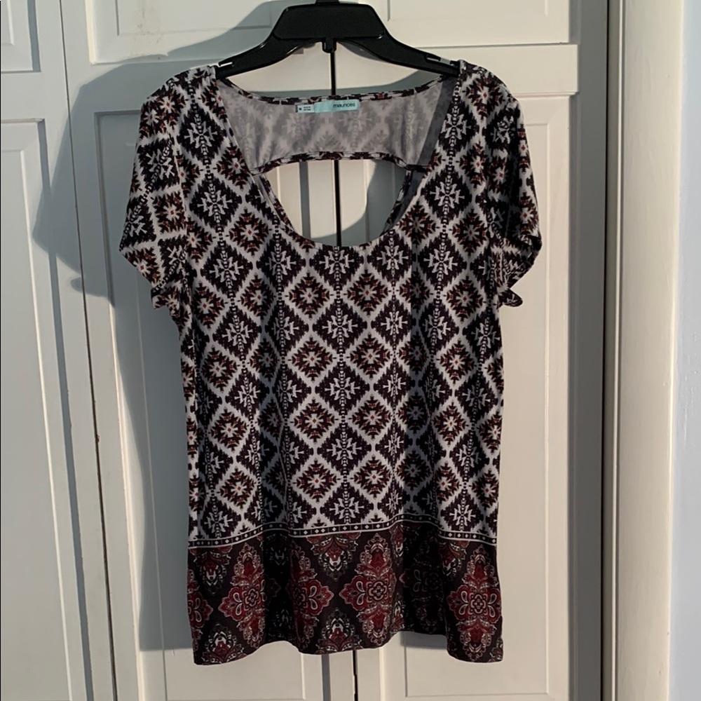 Maurices Black, White & Red Short Sleeve Floral Tee